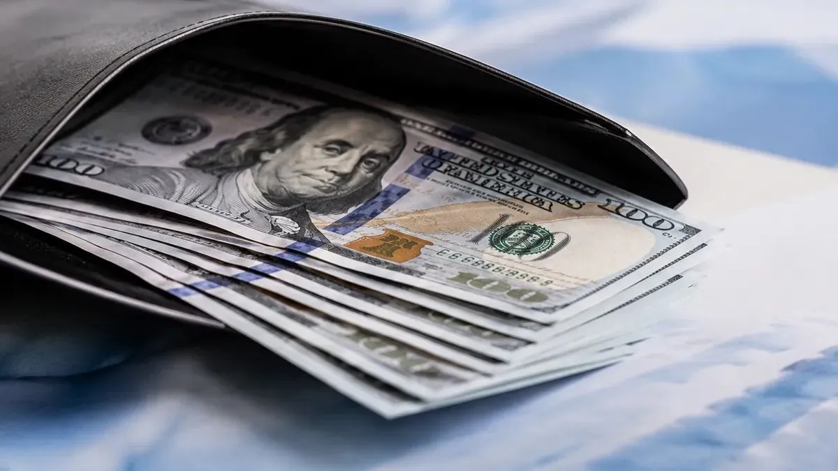 El dólar blue se mantuvo en 1.600 pesos en San Juan y amplió la brecha con el oficial