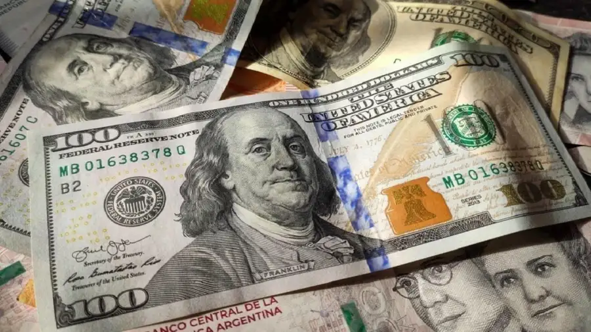 El blue inició agosto en $1.568 en San Juan, pero el mercado del sábado exige cautela