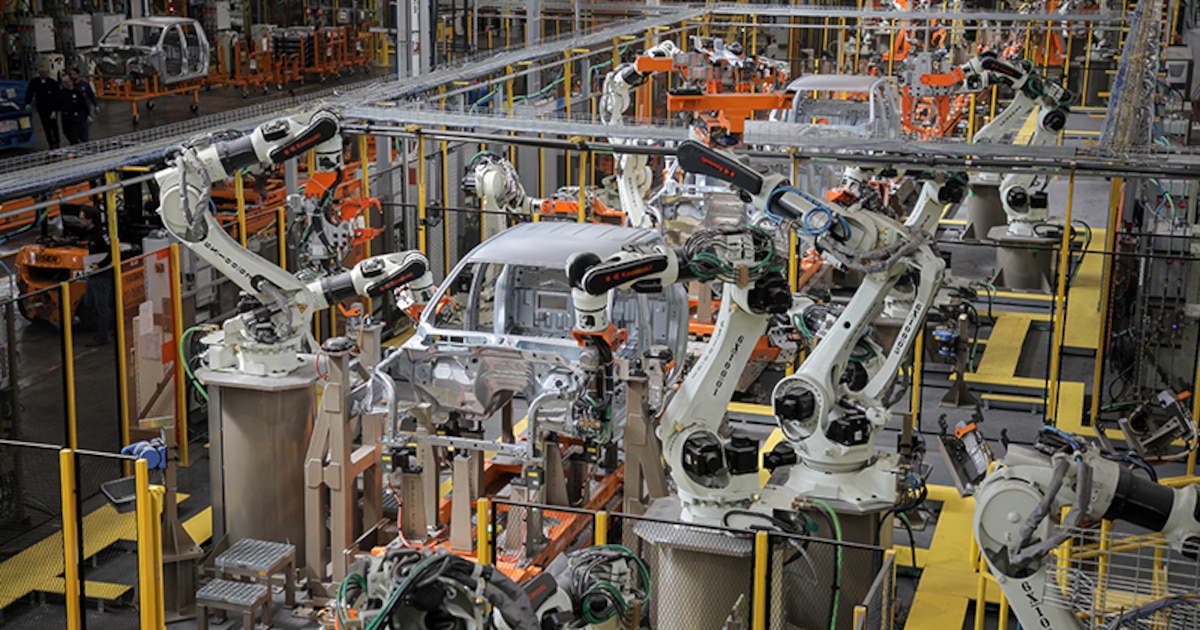 La producción automotriz cayó 16% en julio y las exportaciones evitaron un retroceso mayor