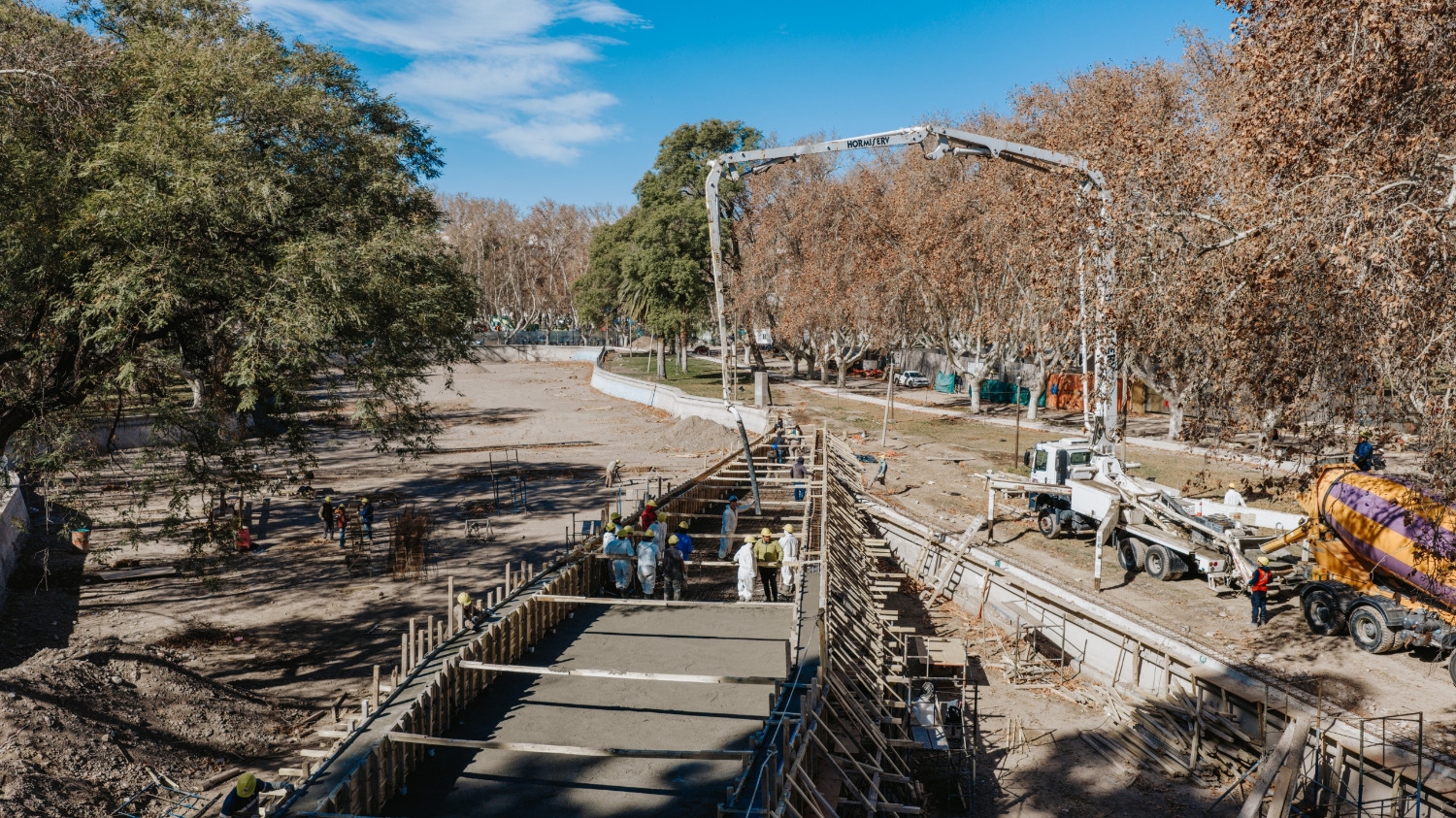 El puente del Parque de Mayo completó su estructura con 425 toneladas de hormigón