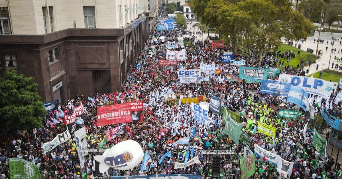 La deuda familiar llega a la protesta social y expone el costo de financiar gastos básicos