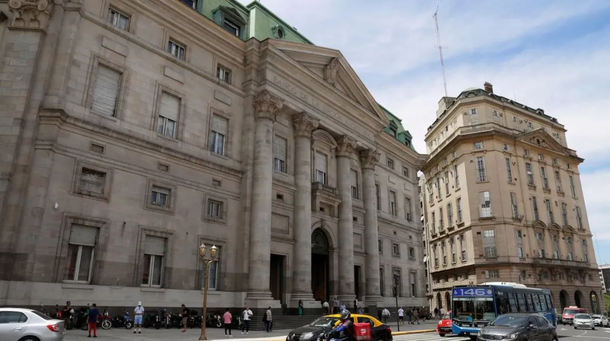 Los bancos públicos refinanciaron deudas, pero la mora familiar sigue en niveles críticos