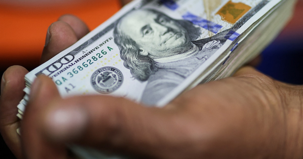 La compra de dólares saltó 45% en julio y encendió una señal sobre la actividad